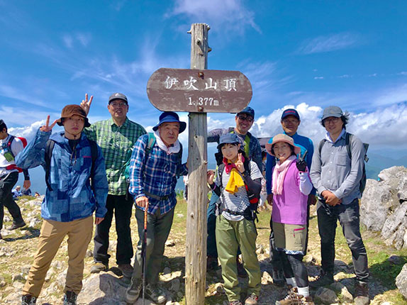 滋賀県と岐阜県の伊吹山登山