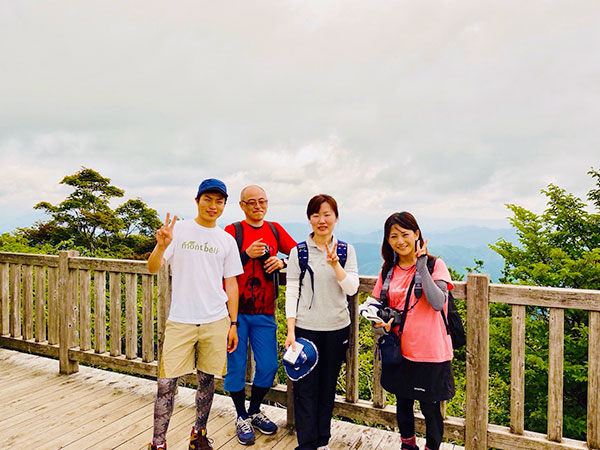 愛知県と長野県の茶臼山登山